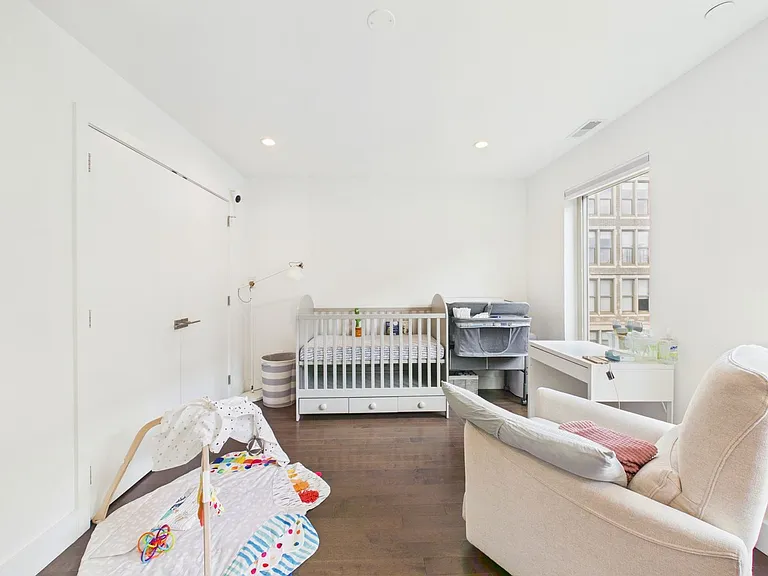 1335 S Garnet St — Photo 36