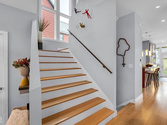 5th image of 1649 N New Jersey St