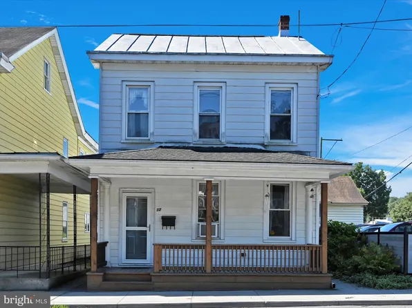 12 Maple St, Pine Grove, PA 17963