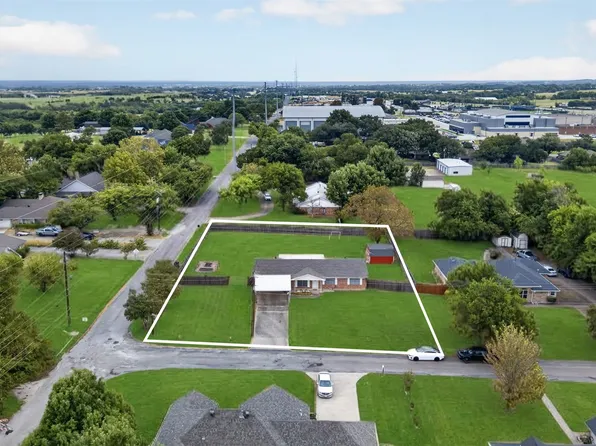 1010 Maple St, Farmersville, TX 75442
