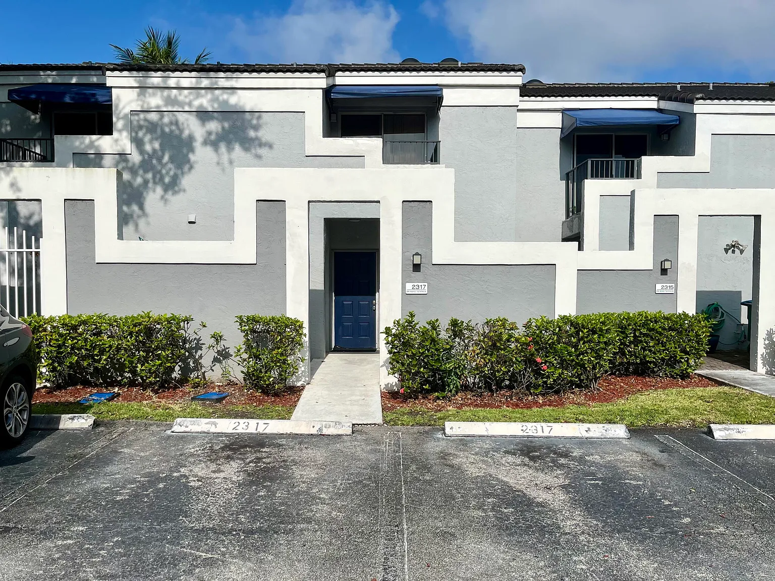 2 bed, 2.5 bath, 1332 sqft, $2,100 — Photo 1
