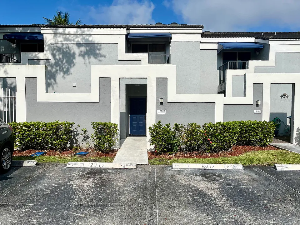 2317 SW 82nd Ter