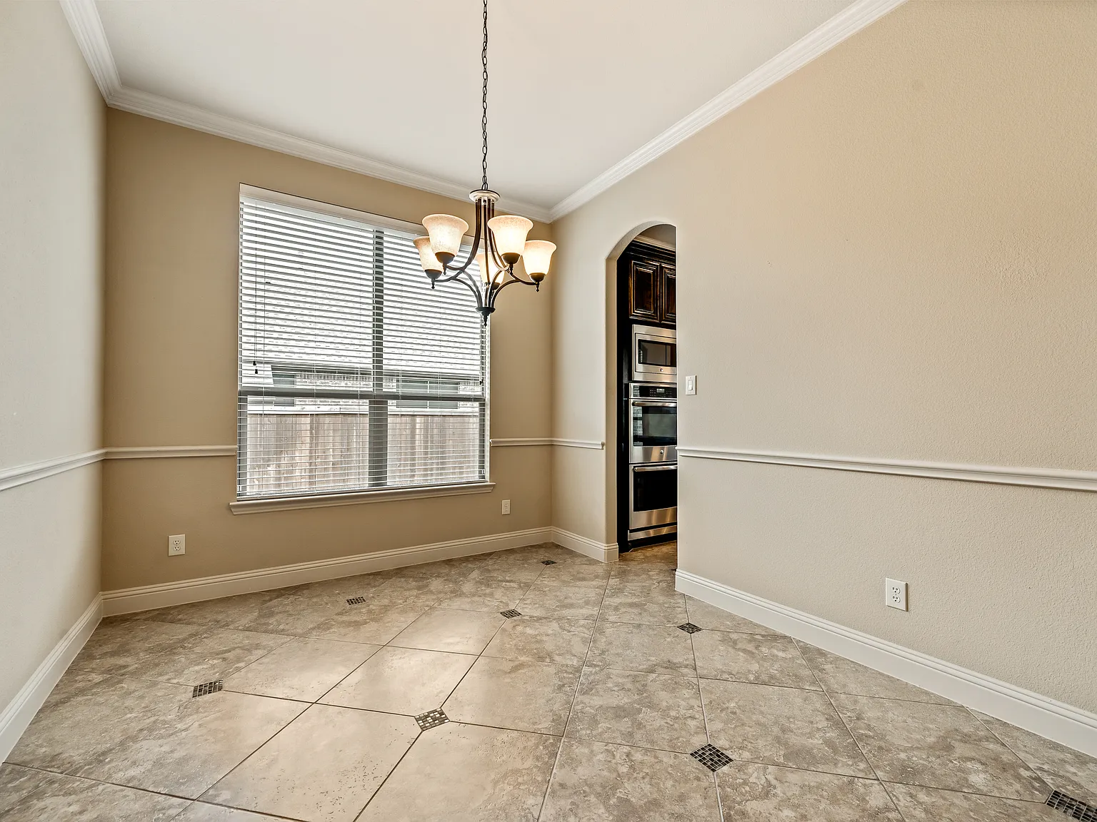 3 bed, 1882 sqft, $2,400 — Photo 4