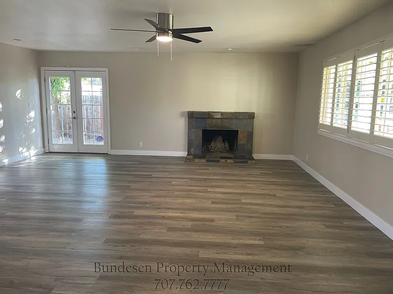 501 Marbella Ln — Photo 2