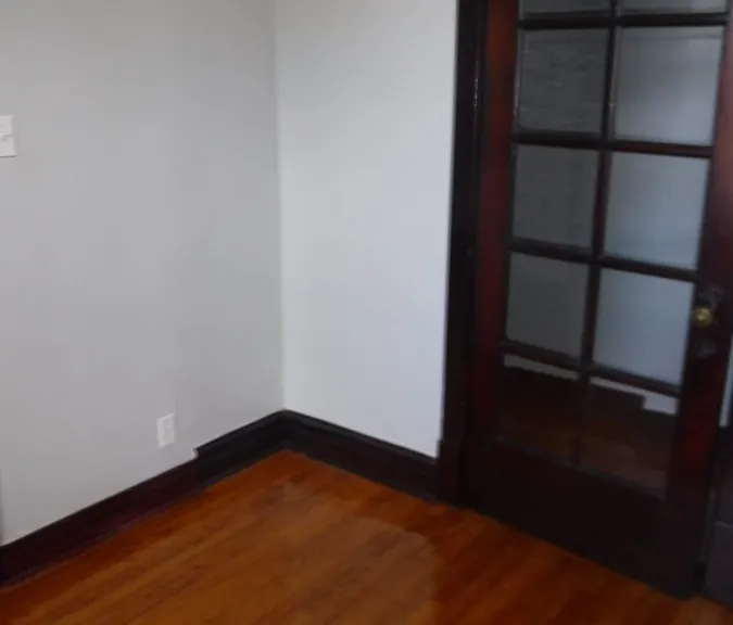 9548 S Prairie Ave #3 — Photo 6