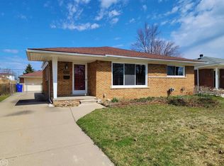 17811 Winsome Rd, Fraser, MI 48026