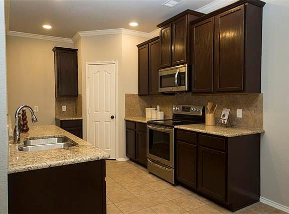 3rd image of 824 Starling Ln