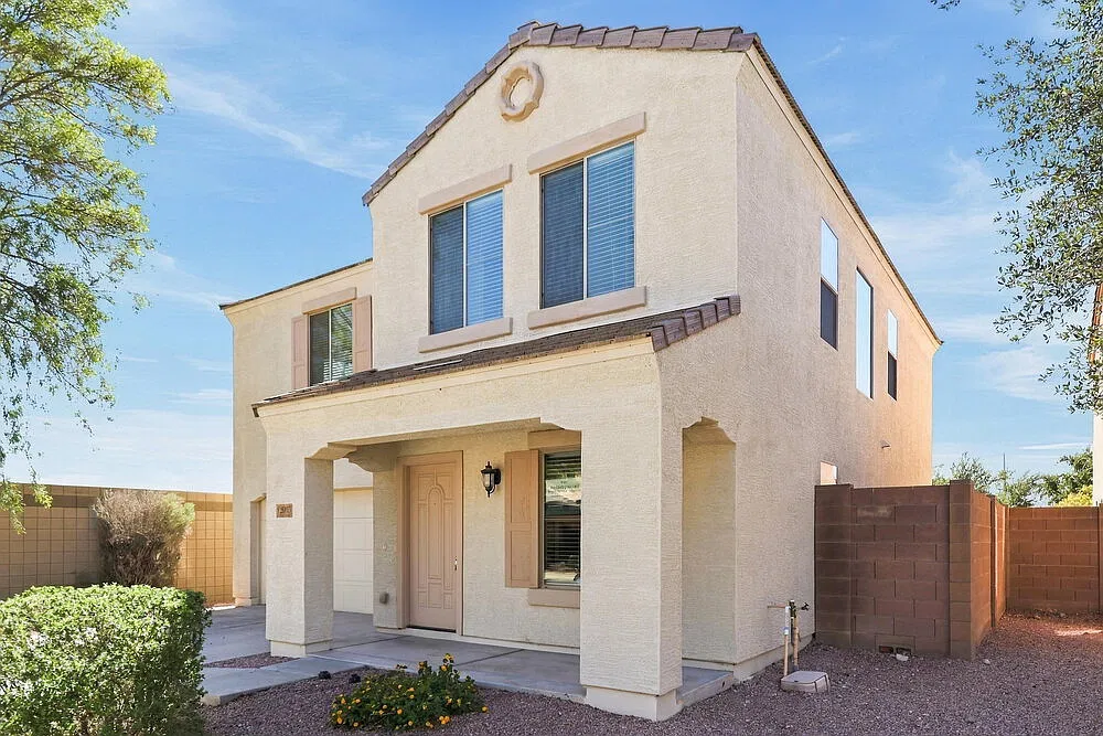 4 bed, 2.5 bath, 2160 sqft, $2,215 — Photo 4