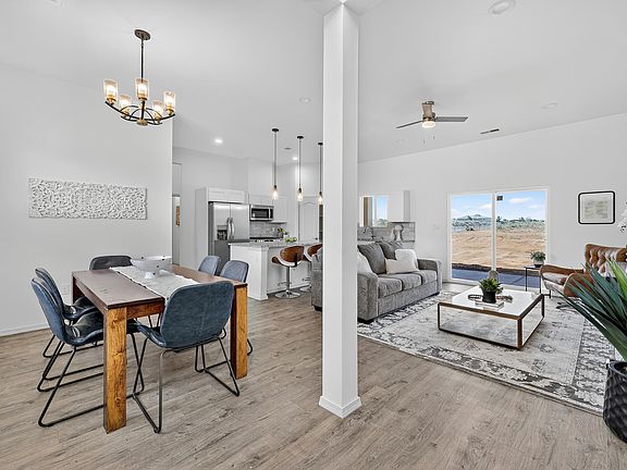 5th image of 945 Night Sky Ave NE