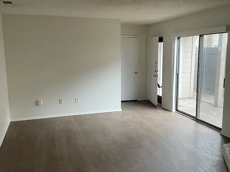 1106 Brighton Dr #C — Photo 11