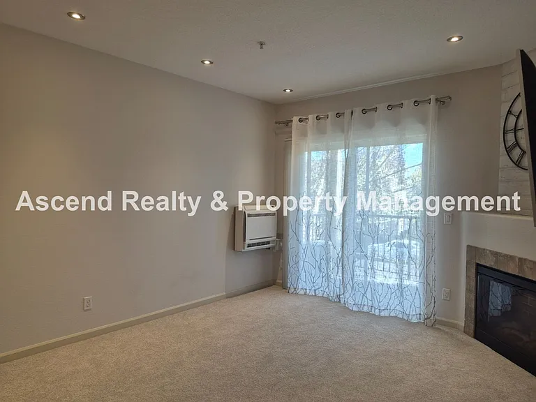 10664 NE Holly St #206 — Photo 5