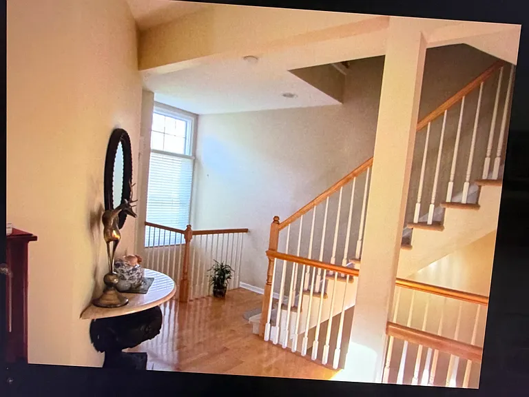 627 Binghampton Ln — Photo 9