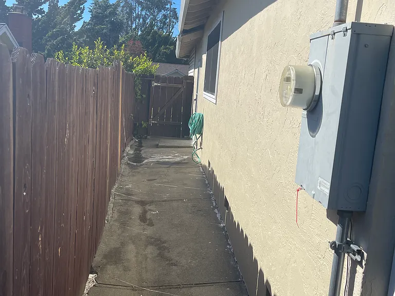 3420 Fleetwood Dr — Photo 35