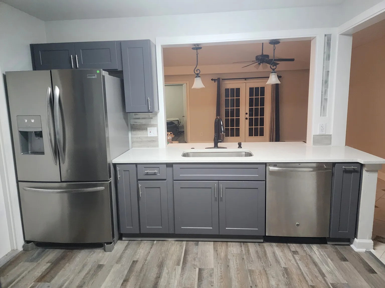3 bed, 1239 sqft, $2,500 — Photo 2