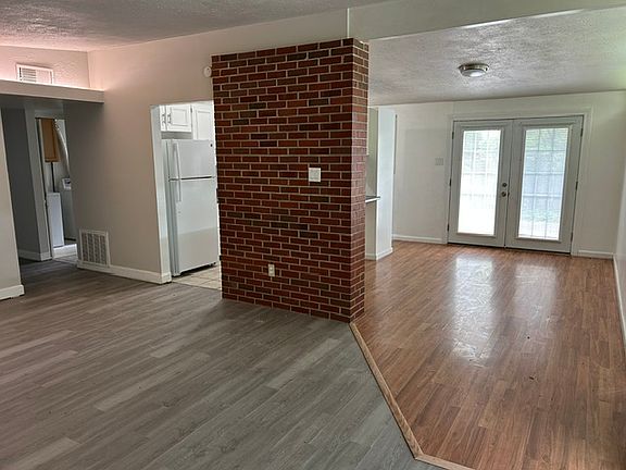 5th image of 2625 Holiday Hill Dr