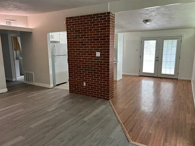 2625 Holiday Hill Dr — Photo 5