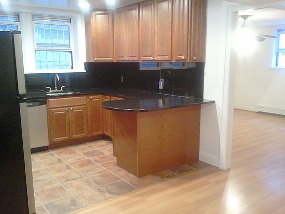 4th image of 3132 41st St