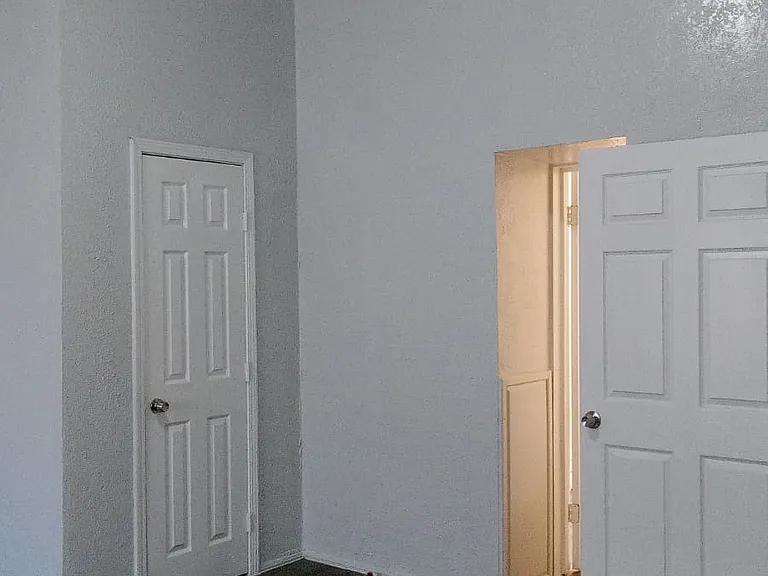 204 S Hackberry St #A — Photo 10