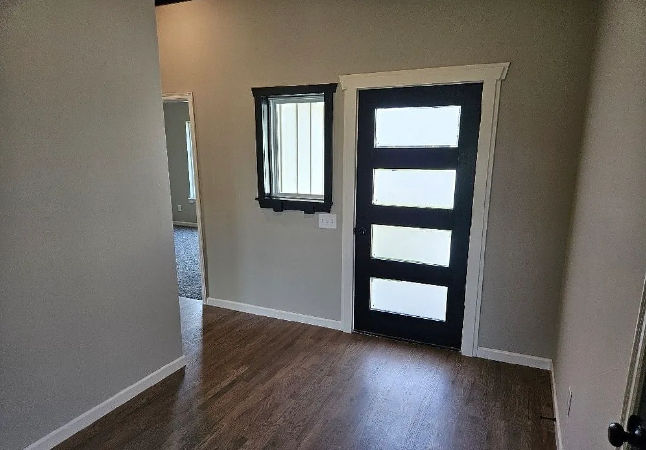3 bed, 2.0 bath, 1753 sqft, $2,400 — Photo 3