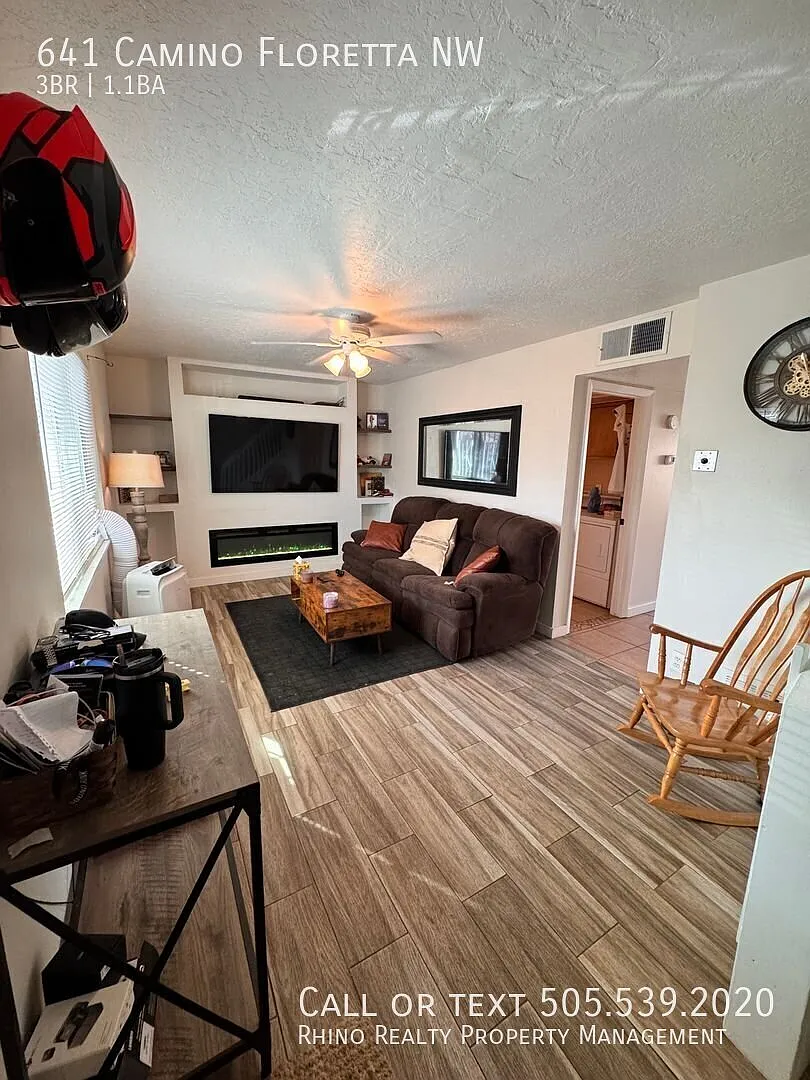 Cute 3 Bedroom 2.5 Bathroom Located In NW Albuquerque! Available 11//1/26 — Photo 2