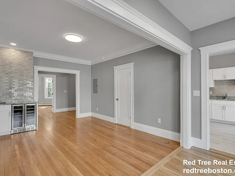 142 Sutherland Rd #1 — Photo 1