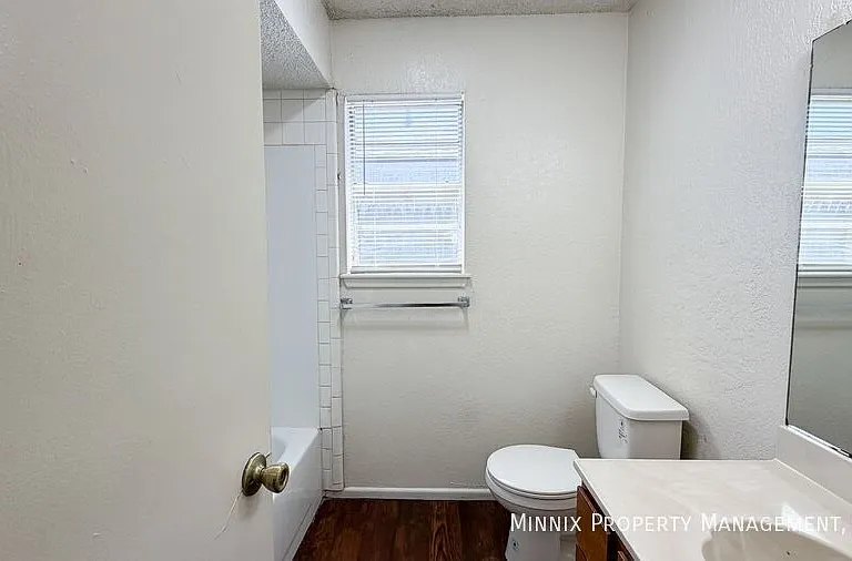 2119 S Loop 289 #B — Photo 11