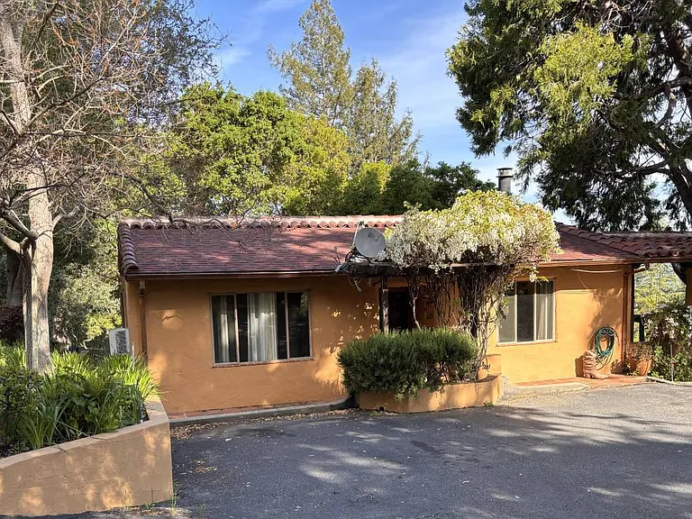 16400 Matilija Dr #C — Photo 2