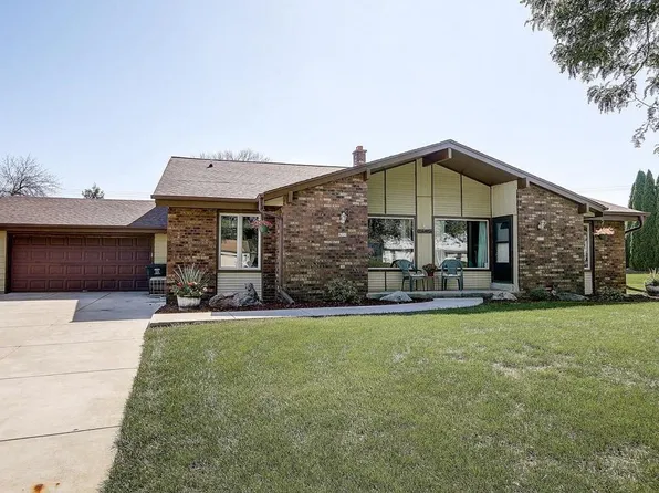 8233 Imperial Dr, Franklin, WI 53132