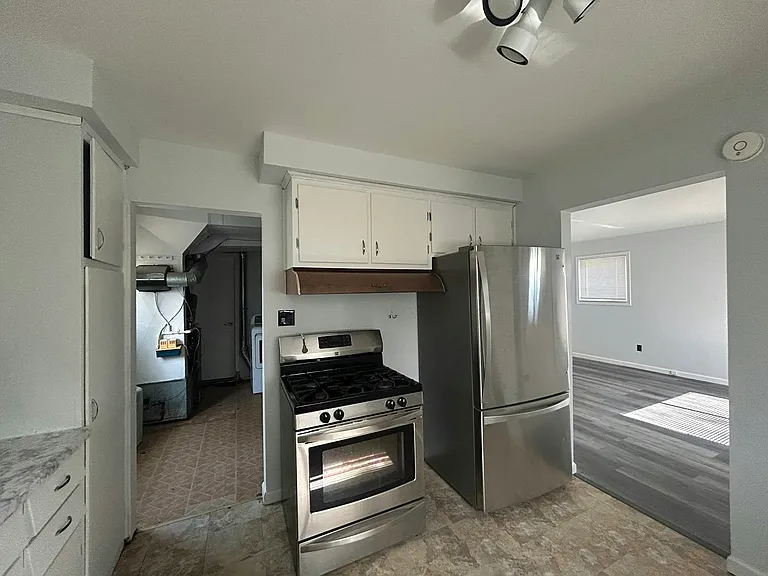 4987 Roosevelt Blvd — Photo 5