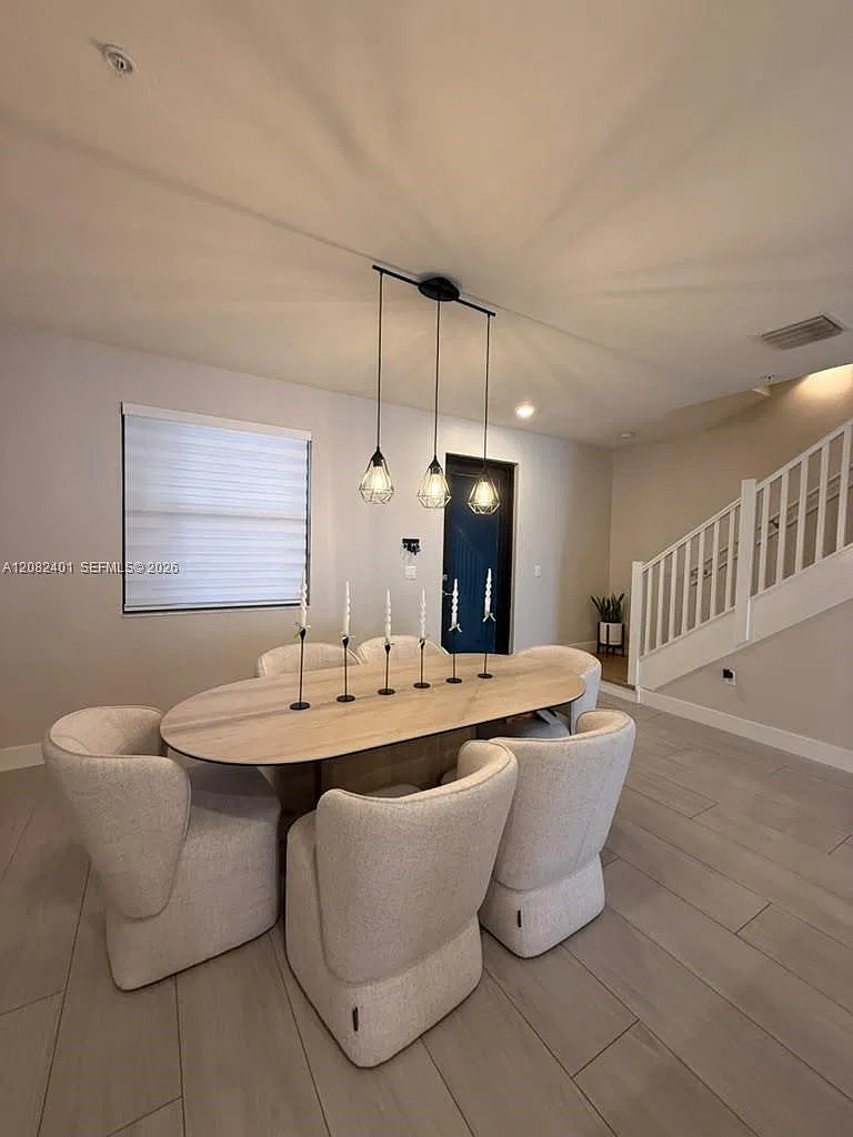 3 bed, 2.5 bath, 1425 sqft, $3,750 — Photo 4