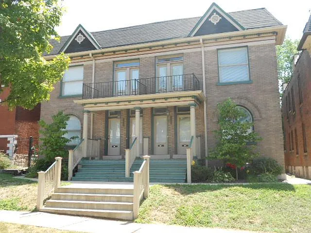 2 bed, 1000 sqft, $1,350 — Photo 2