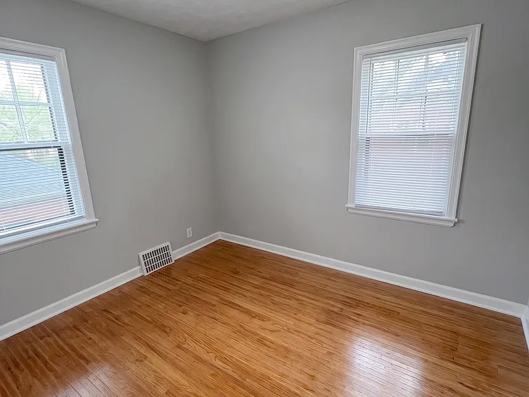 4717 Bancroft Ave — Photo 8
