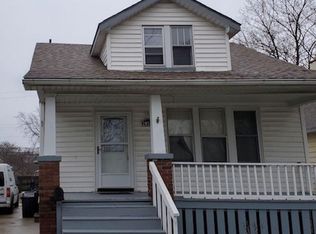 20550 Ridgemont Rd, Harper Woods, MI 48225