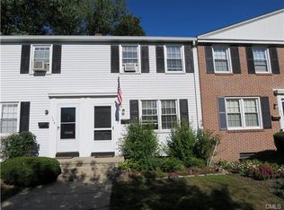 343 Sylvan Knoll Rd, Stamford, CT 06902