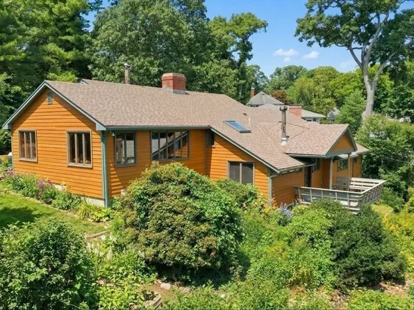 19 Curve St, Wakefield, MA 01880