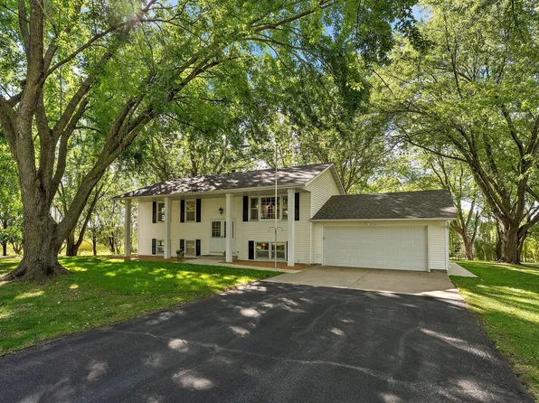 18421 Country Squires Cir, Prior Lake, MN 55372