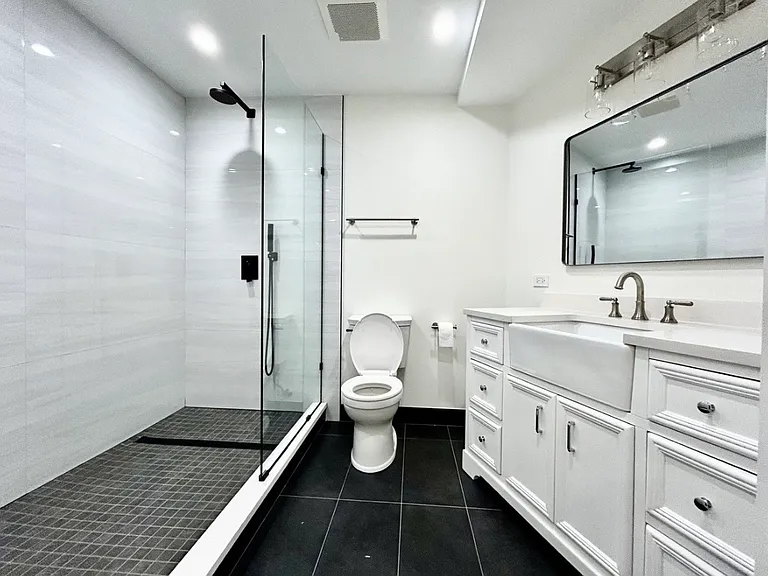 3353 S Union Ave #B — Photo 3