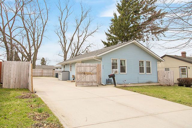 1st image of 923 Chippewa Cir