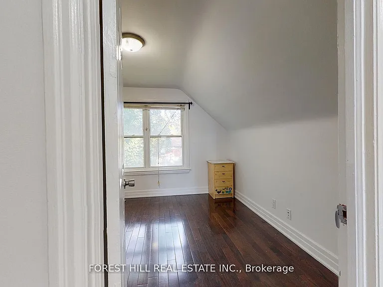 262 Poyntz Ave #2 — Photo 3