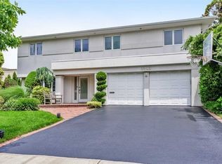 2943 Joyce Ln, Merrick, NY 11566