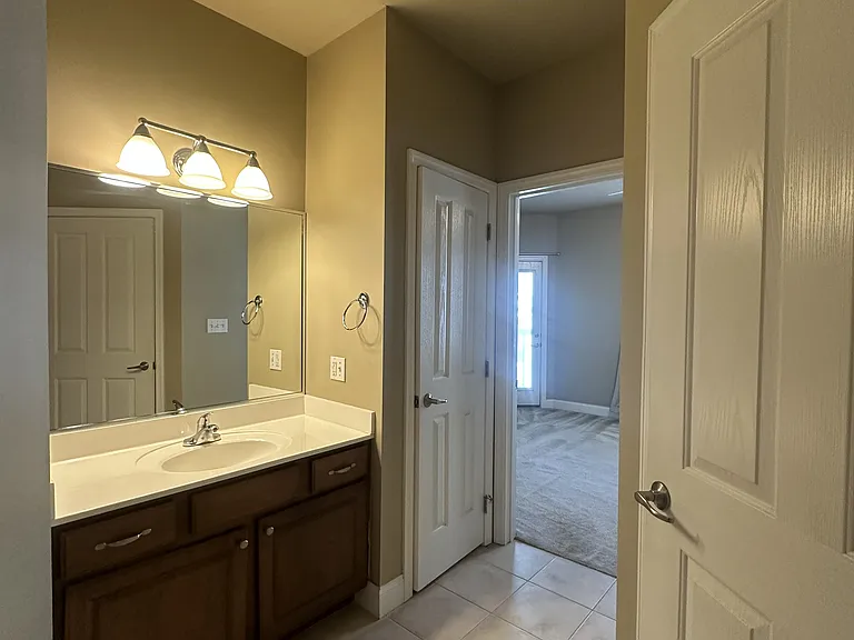 2537 Suncrest Vlg — Photo 12