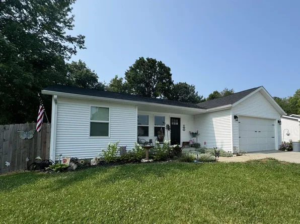 423 W Blackfoot Dr, Ellettsville, IN 47429