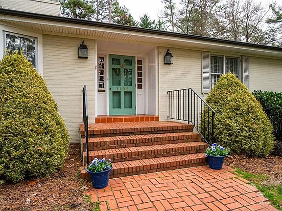 3rd image of 1103 W Durwood Cres