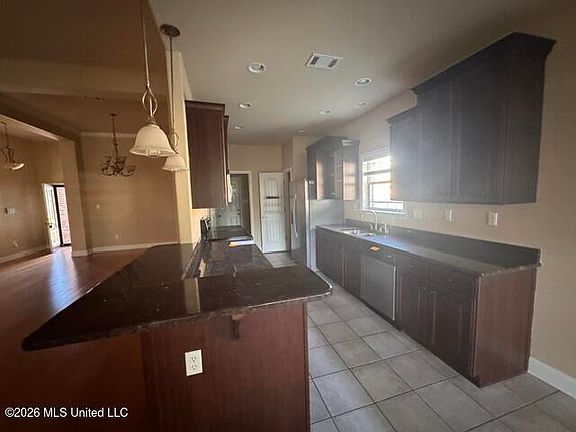 4th image of 14024 Fox Hill Dr