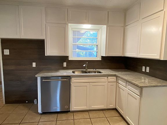 3rd image of 1523 E 10th St