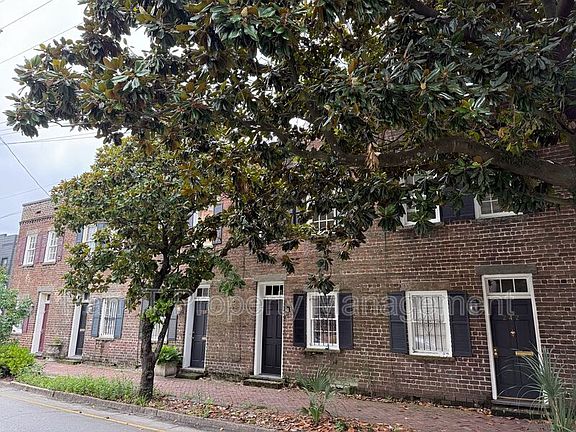 3rd image of 240 Price St
