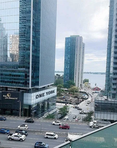 14 York St #902 — Photo 12