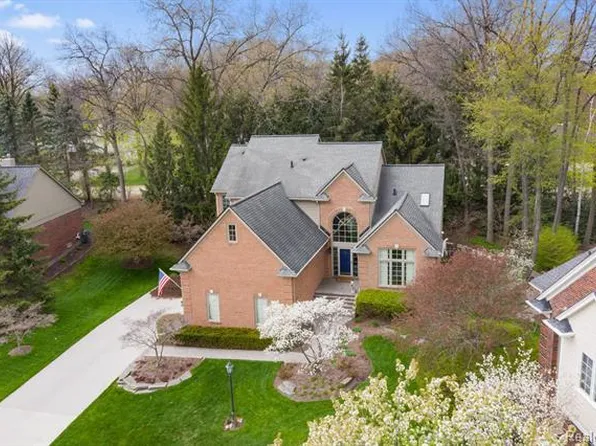 3473 Warwick Dr, Rochester Hills, MI 48309