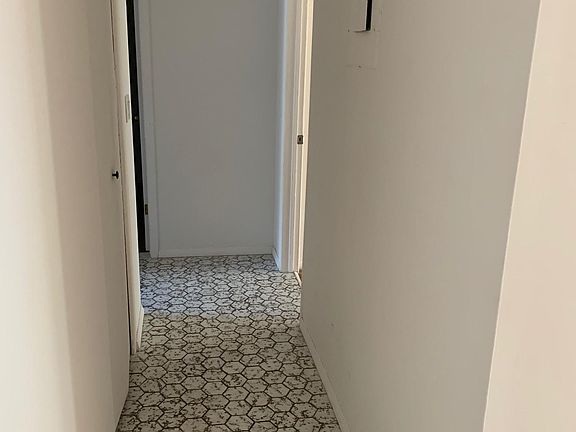 5th image of 1025 Colony Dr #2