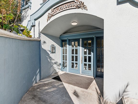 Main entrance door of the apartment building at 621 Stockton St, San Francisco, CA 94108, United States